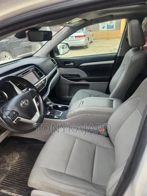 Toyota Highlander XLE 4x4 V6 (3.5L 6cyl 8A) 2018 White