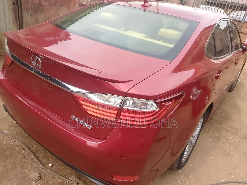 Lexus ES 2012 Red