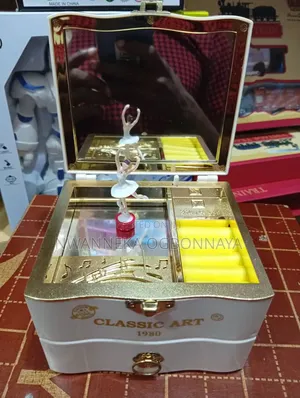 Creative Mechanical Dancing Jewelry Music Box Ornament