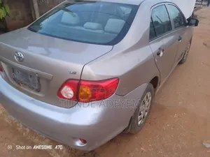 Toyota Corolla 2010 Silver