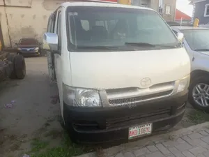 Toyota HiAce 2005 White
