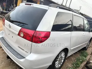 Toyota Sienna XLE 2007 White
