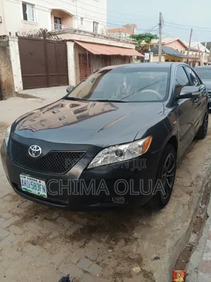 Toyota Camry Base 4dr Sedan (2.5L 4cyl 6M) 2010 Gray