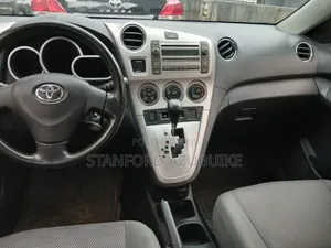 Toyota Matrix 2008 Gold