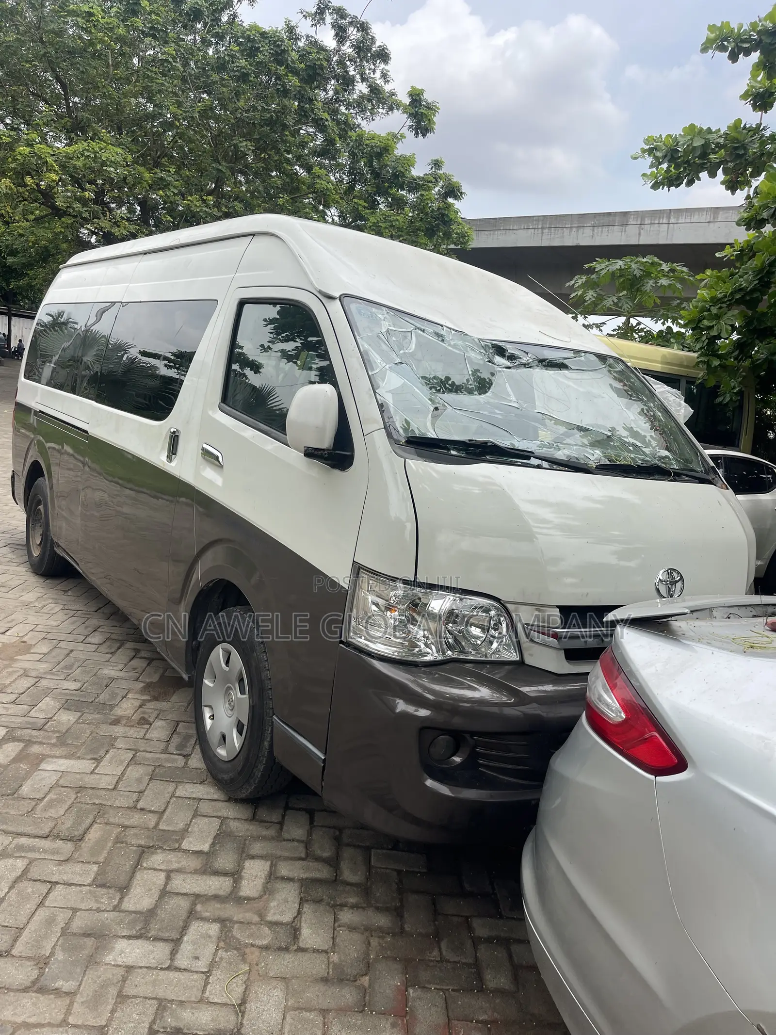 Toyota HiAce 2014 Brown