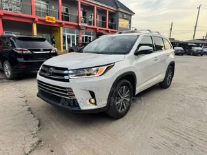 Toyota Highlander XLE 4x4 V6 (3.5L 6cyl 8A) 2018 White