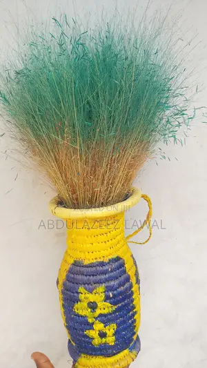 Man Made Flower Vask