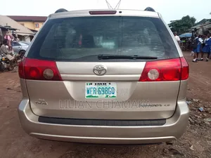 Toyota Sienna 2007 Gold