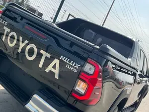 Toyota Hilux 2025 Black