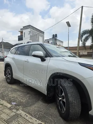 Toyota Highlander XLE 2022 White