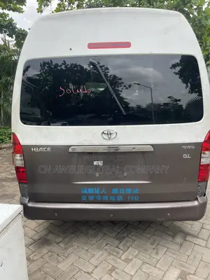 Toyota HiAce 2015 Brown