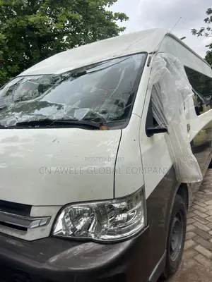 Toyota HiAce 2015 Brown
