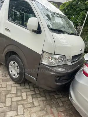 Toyota HiAce 2015 Brown
