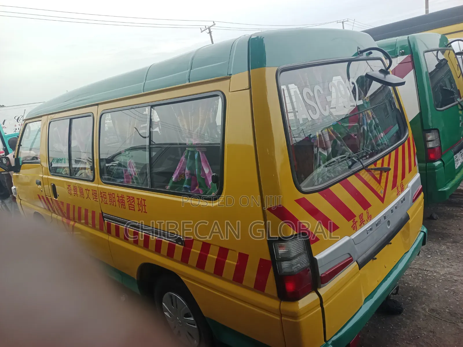 Mitsubishi Delica 2011 Yellow