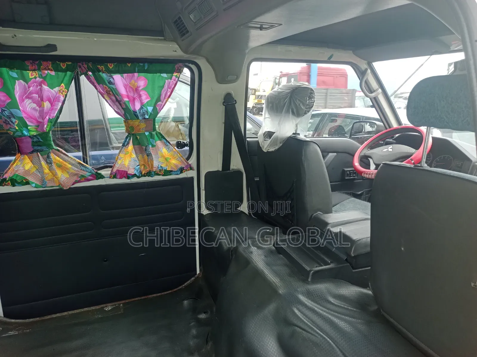 Mitsubishi Delica 2011 Yellow