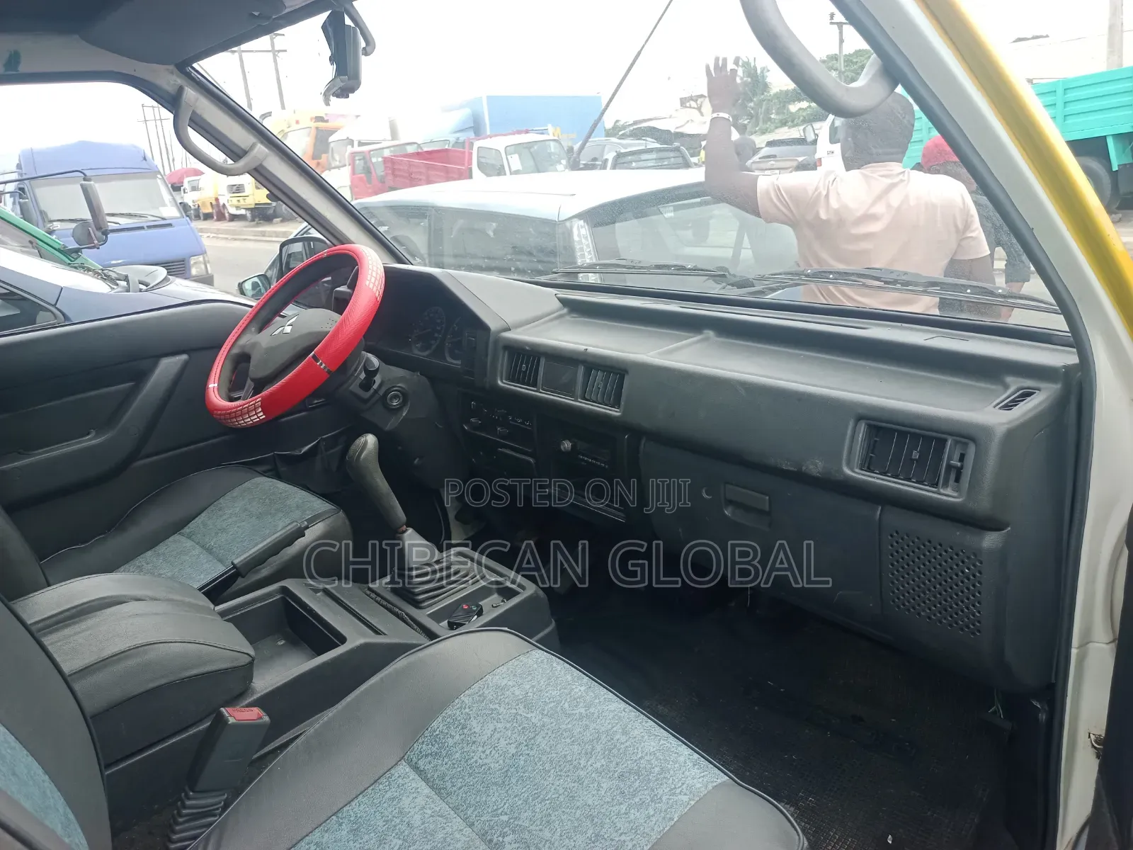 Mitsubishi Delica 2011 Yellow