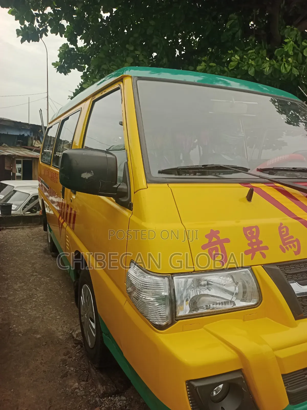 Mitsubishi Delica 2011 Yellow