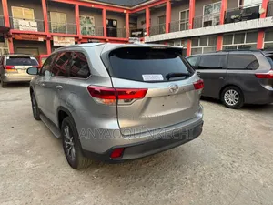 Toyota Highlander XLE 2019 Silver