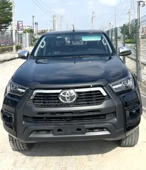 Toyota Hilux 2025 Black