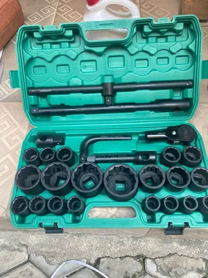 Heavy-Duty Mechanic's Socket Wrench Set