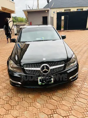 Mercedes-Benz C300 Sport 4Matic Sedan AWD (3.0L 6cyl 7A) 2012 Black