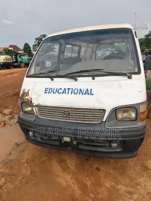 Toyota HiAce 2002 White