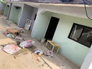 1bdrm Bungalow in Off Top Land for rent