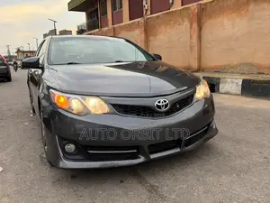 Toyota Camry SE 4dr Sedan (3.5L 6cyl 6A) 2014 Gray