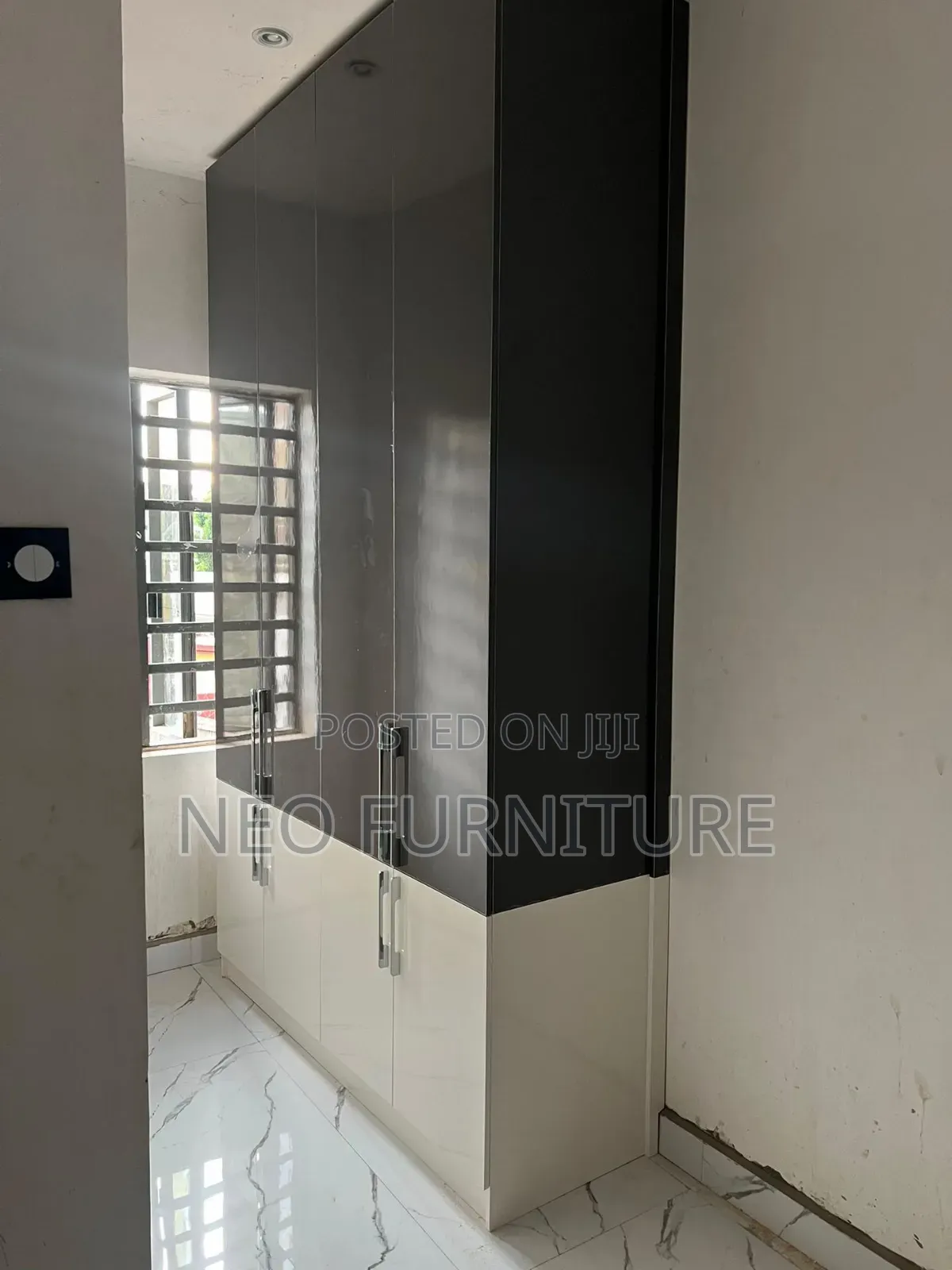 2 Color Wardrobe