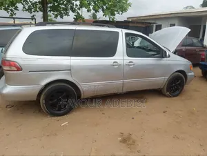 Toyota Sienna 2002 Silver