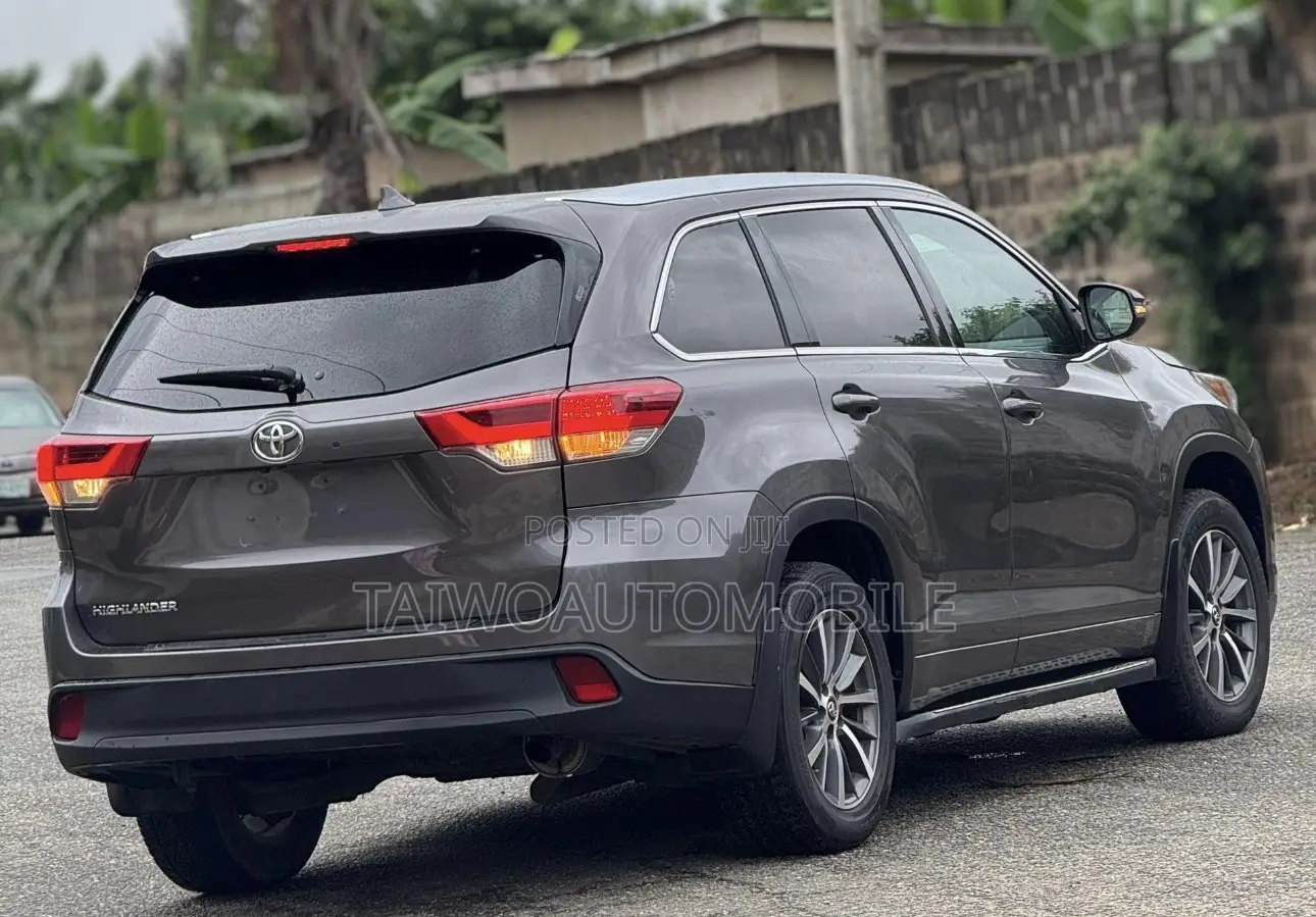 Toyota Highlander 2018 Brown