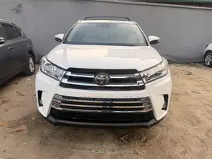 Toyota Highlander XLE 4x4 V6 (3.5L 6cyl 8A) 2017 White