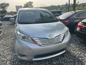 Toyota Sienna 2014 Silver