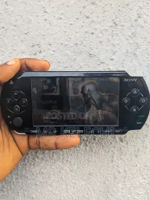 Very Clean Uk Used Playstation Potable With 19 Best Games (Psp Fat)