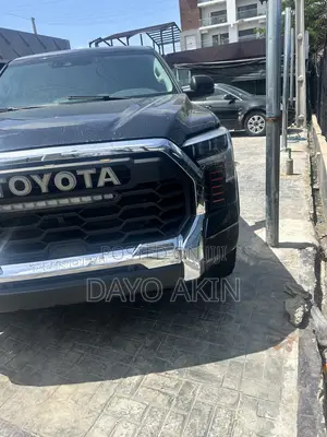 Toyota Tundra 2022 Black