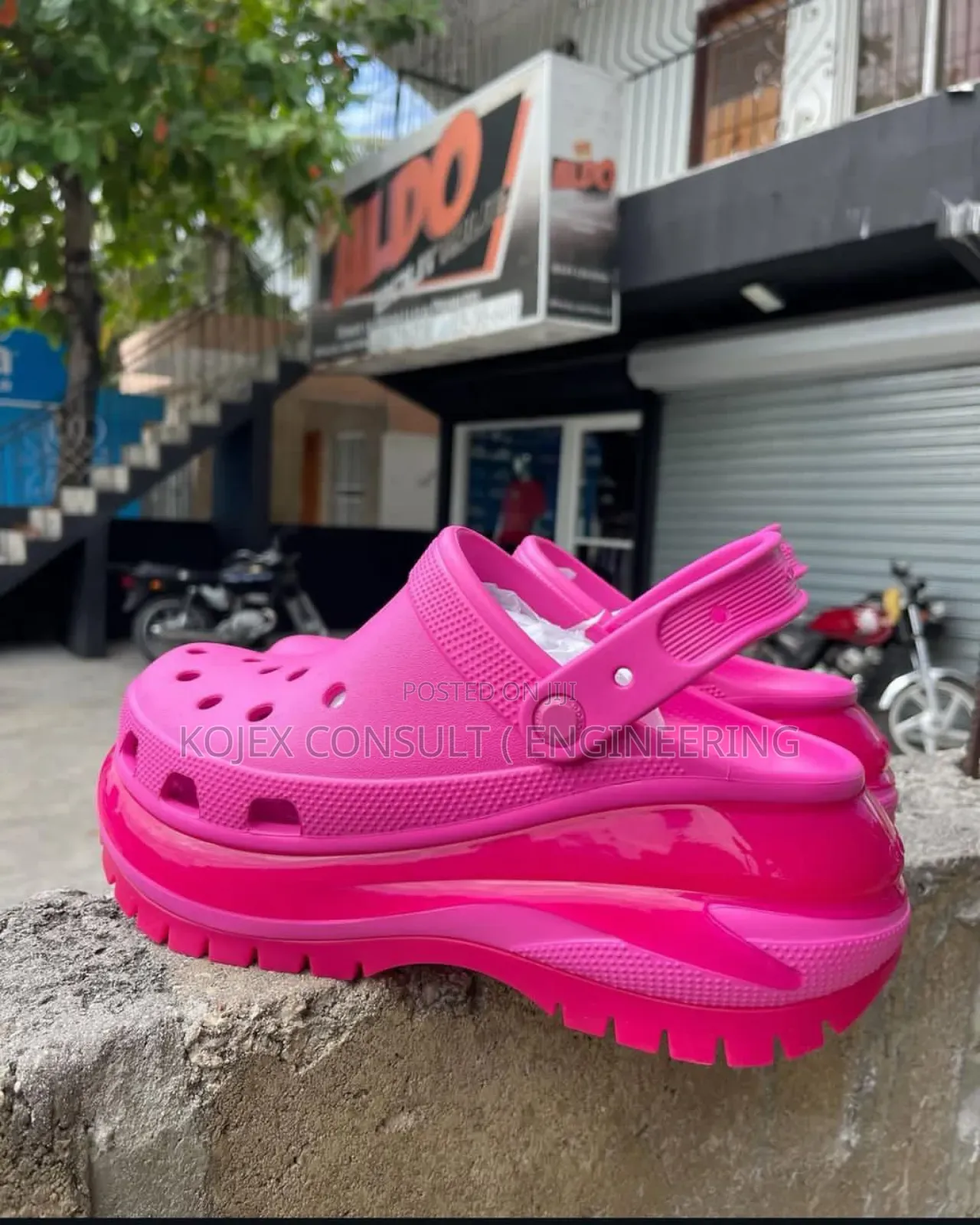 Mega Crush Crocs