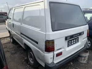Toyota Regius 1995 White
