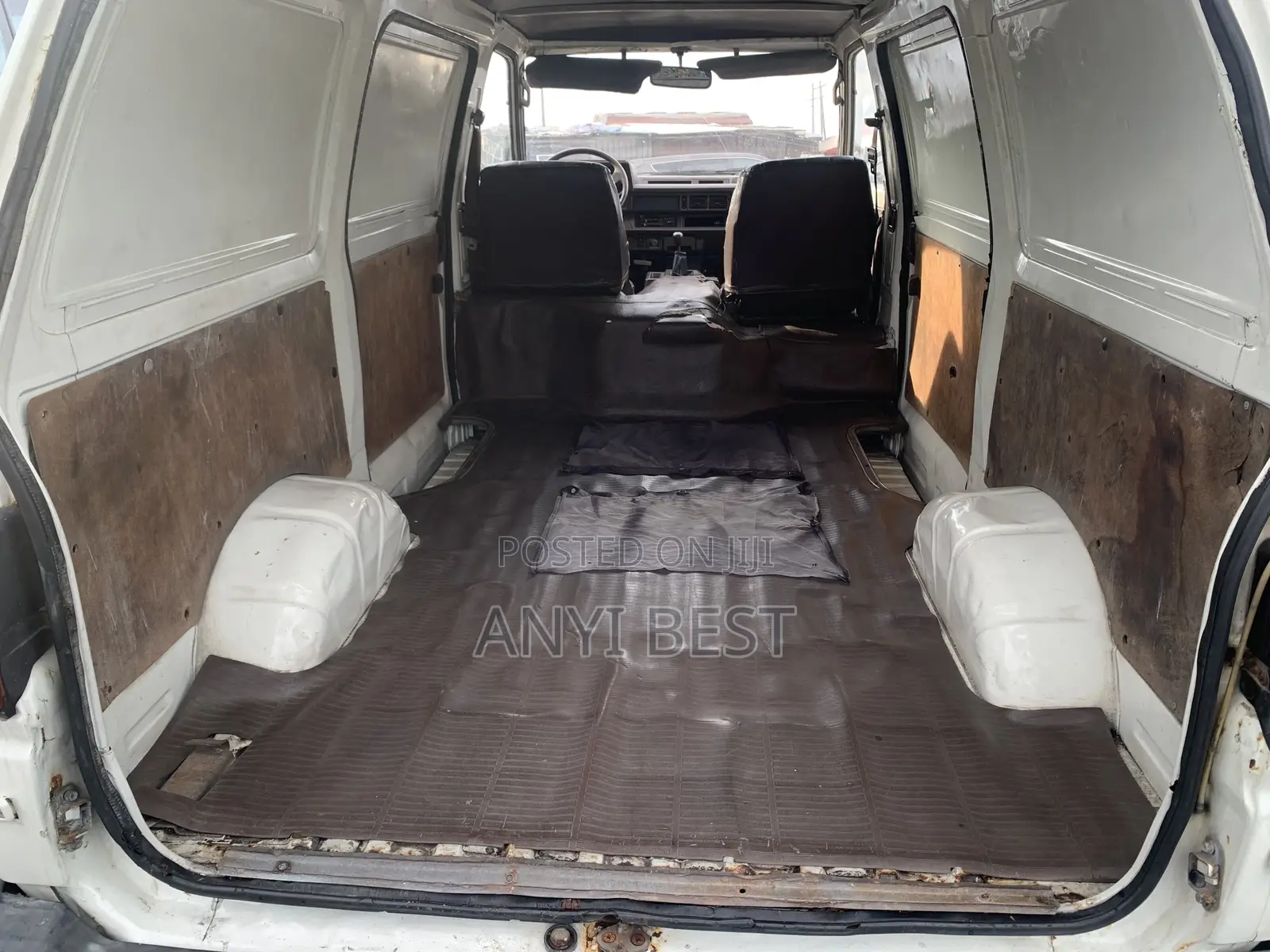 Toyota Regius 1995 White