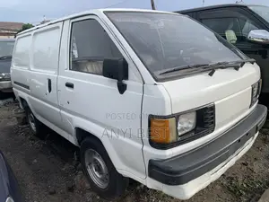 Toyota Regius 1995 White