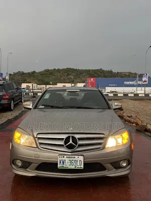 Mercedes-Benz C300 2009 Gold