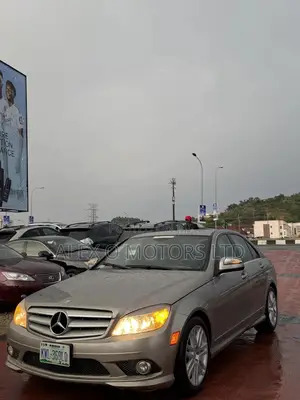 Mercedes-Benz C300 2009 Gold