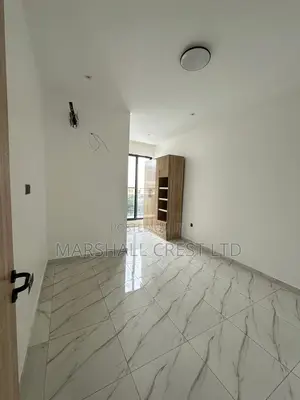 2bdrm Apartment in Lekki Phase 2 for rent