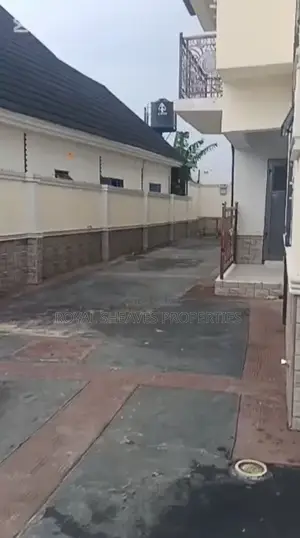 4bdrm Duplex in Uzoba for sale