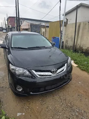 Toyota Corolla LE 4dr Sedan (1.8L 4cyl 4A) 2013 Blue