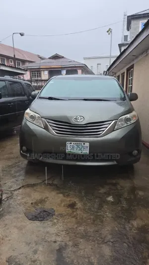 Toyota Sienna XLE 7 Passenger 2010 Gray