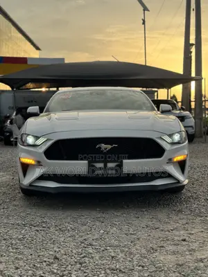 Ford Mustang 2022 White
