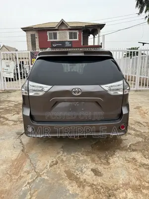 Toyota Sienna LE 7 Passenger 2012 Gray