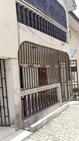 8bdrm Block of Flats in Owen, Obio-Akpor for sale