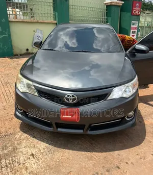 Toyota Camry SE 4dr Sedan (3.5L 6cyl 6A) 2014 Gray