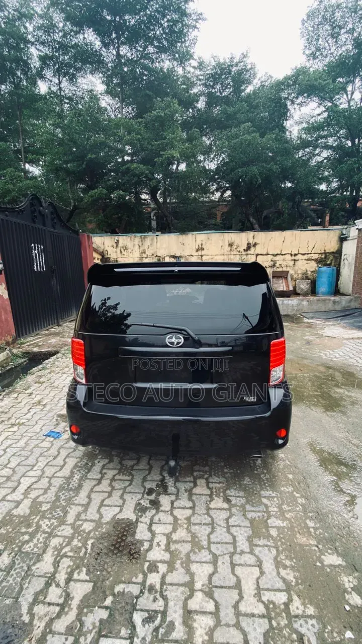 Car 2011 Black